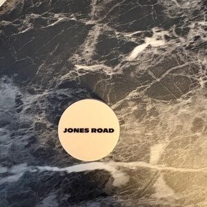 Jones Road Just A Sec Eyeshadow- Linen